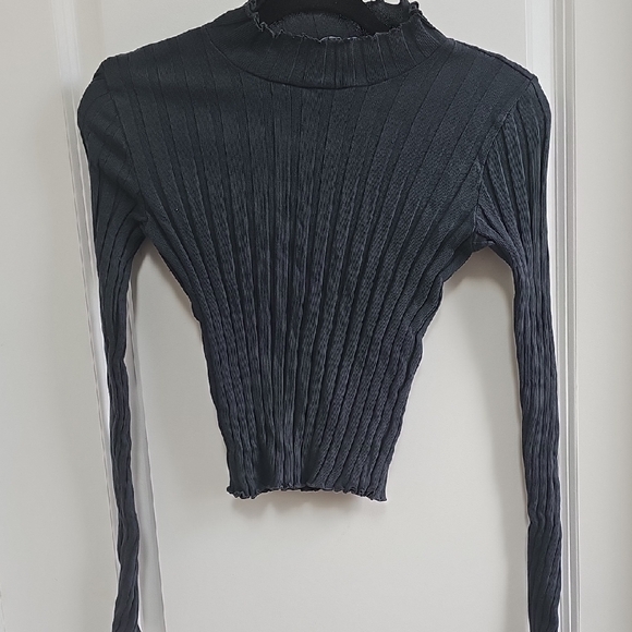 Zara Tops - Zara Gray Ribbed Crop Blouse